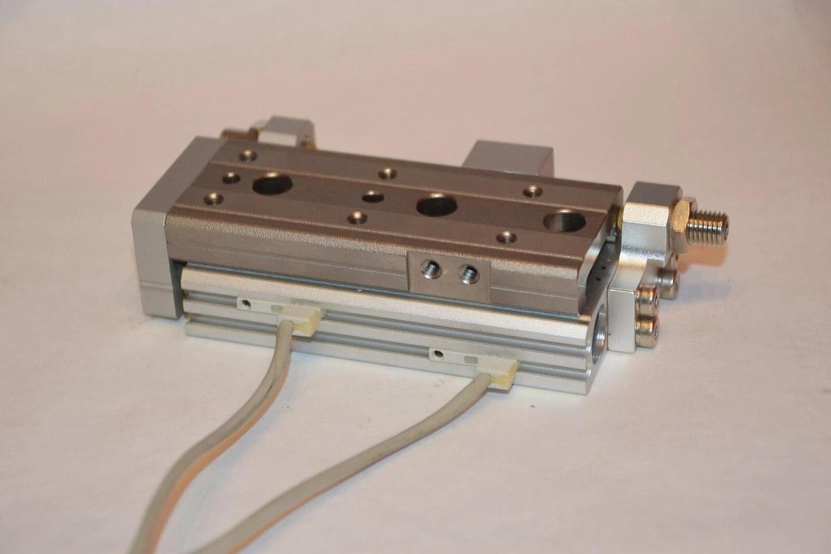 Used SMC MXQ12-40 0.15-0.7MPa AIR/PNEUMATIC SLIDE TABLE