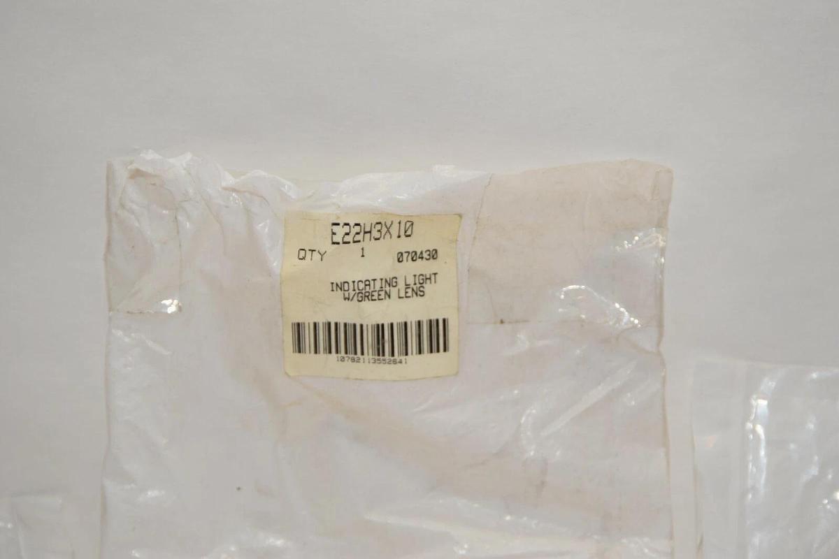 (NEW) CUTLER HAMMER E22H3X10 Green Indicator Pilot Light