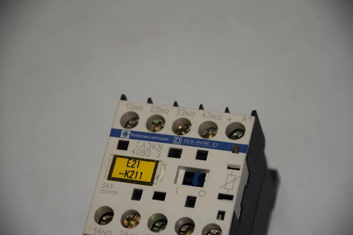 Used SQUARE D TELEMECANIQUE Contactor CA3KN40BD3 10A 690V 8kV