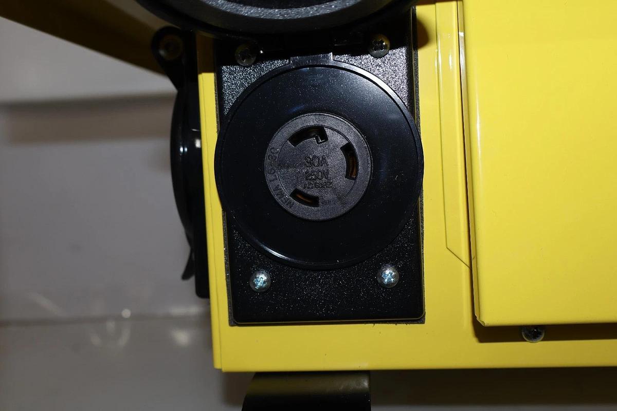 Southwire X-Treme Power Distribution Box 8706UGCX 50A 6-Circ 125/250v (New) 811409020137