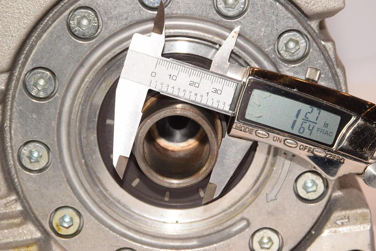 Used ATLANTA 58 84 509 635kw 4000U/min Gear Reducer *Chipped*