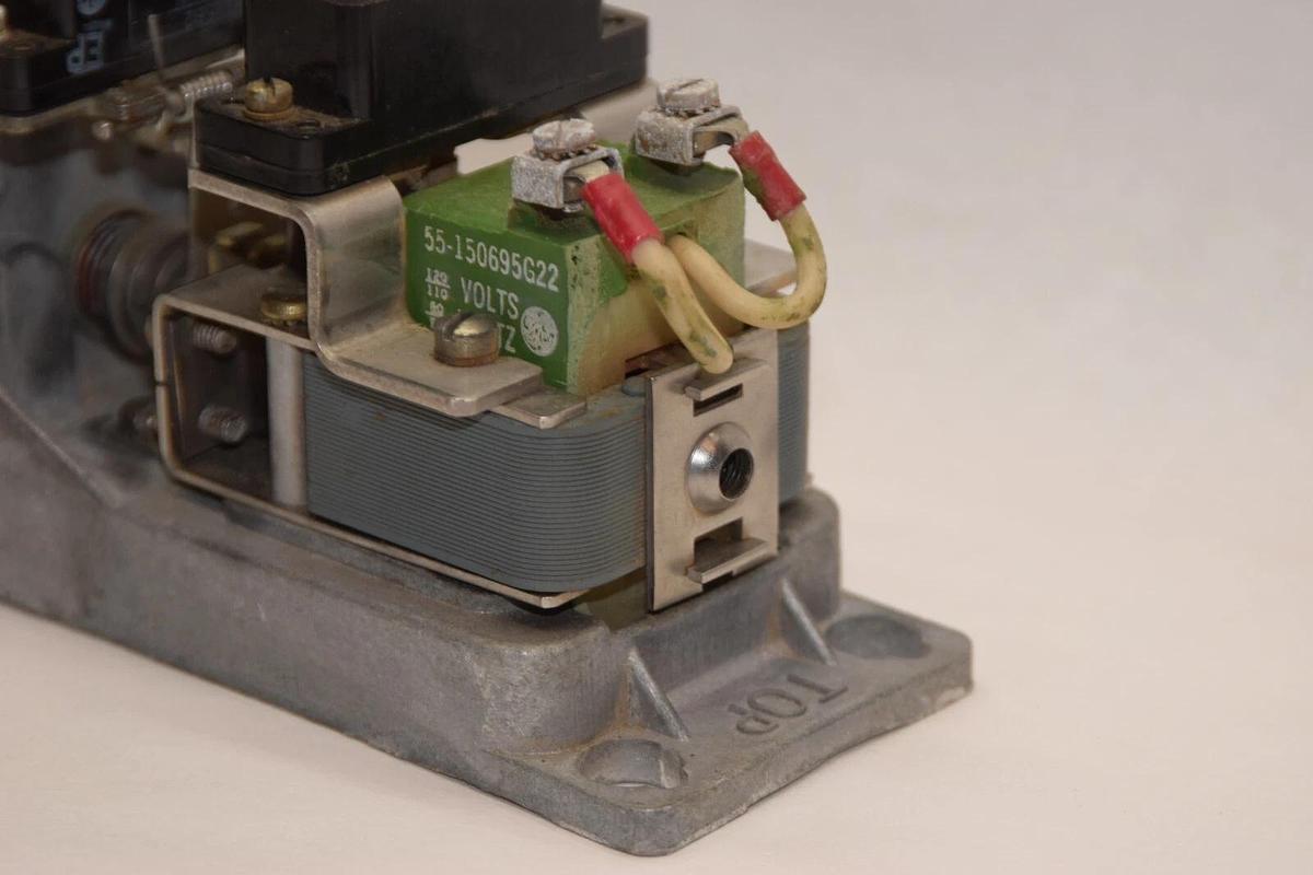 Used GE GENERAL ELECTRIC CR2820B 111AA22 Series A 120/110V Time Delay Relay