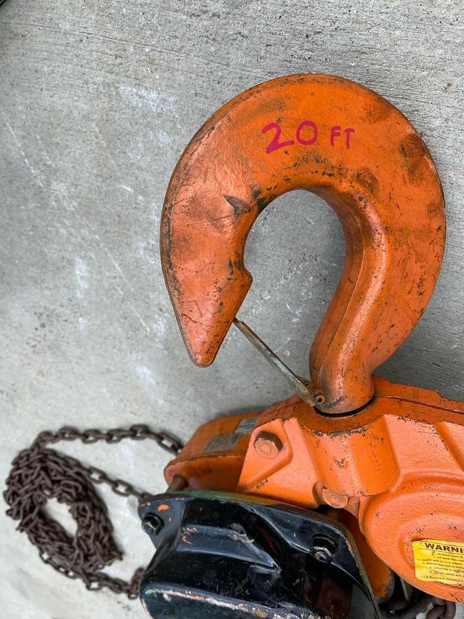 Used Ingersoll Rand Roughneck 8 TON Rigging Hoist W/ 20' LIFT CHAIN HOIST VL2-080 20'