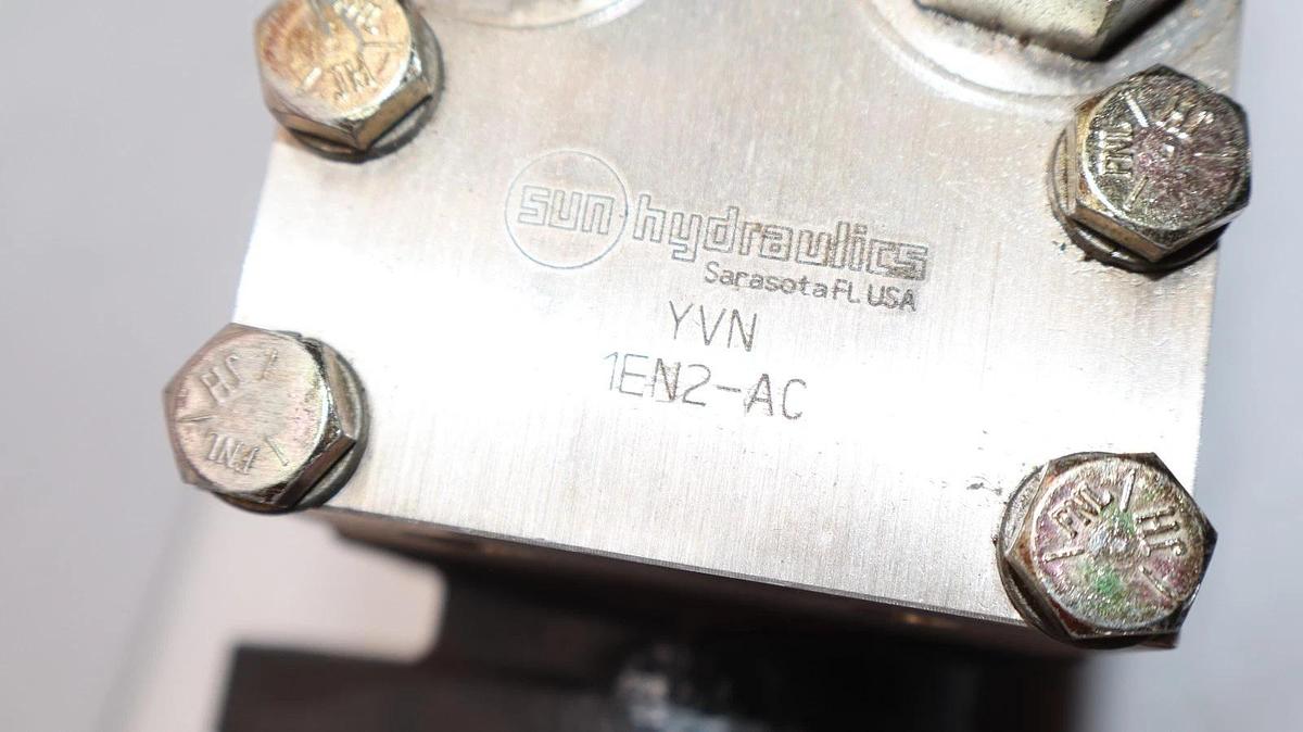 Used Altec 354-40051 DC 20812-1382 Hydraulic Pump w/ Sun Hydraulics 1EN2-AC Manifold