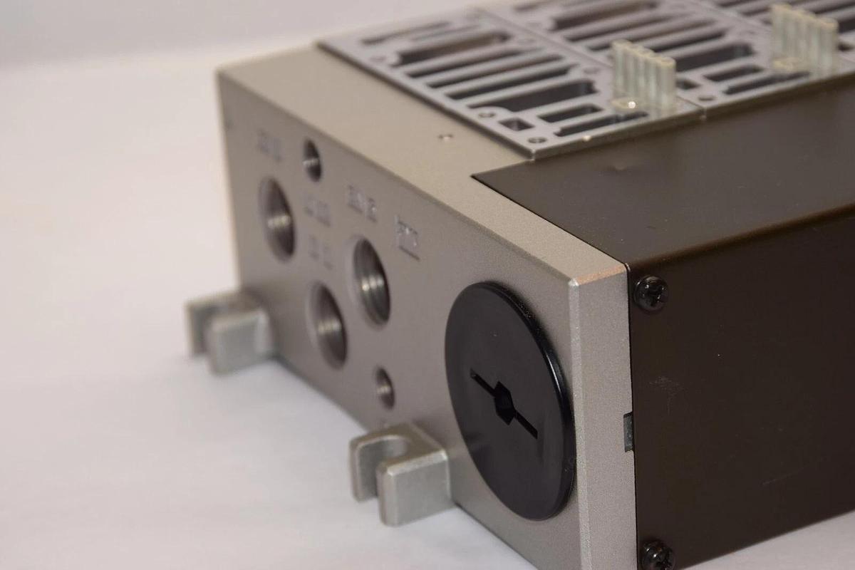 (NEW) SMC NVV5FS4-01FD-101-04T-031008CDN Manifold W/Gaskets