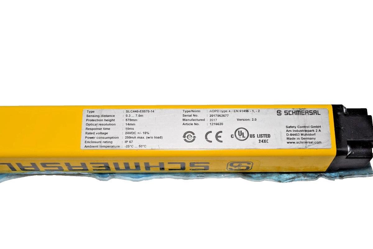 Schmersal Safety Light Curtain SLC440-E0570-14 EMITTER 24vdc (New)