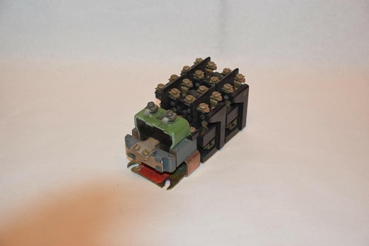 Used GE CR2810A14AG 600V 10A 115V COIL LIGHTING CONTACTOR