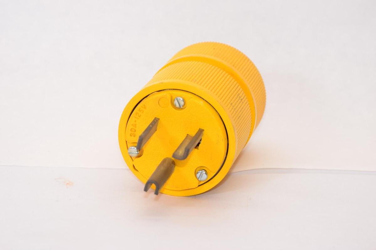 (NEW) GE GENERAL ELECTRIC 30A 125V Large Pull Disconnect Plug