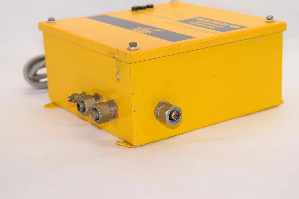 Used ELTEX ES 31 VO 5/9.4 ES31VO5/9.4 220V 50-60Hz Network Device Power Supply