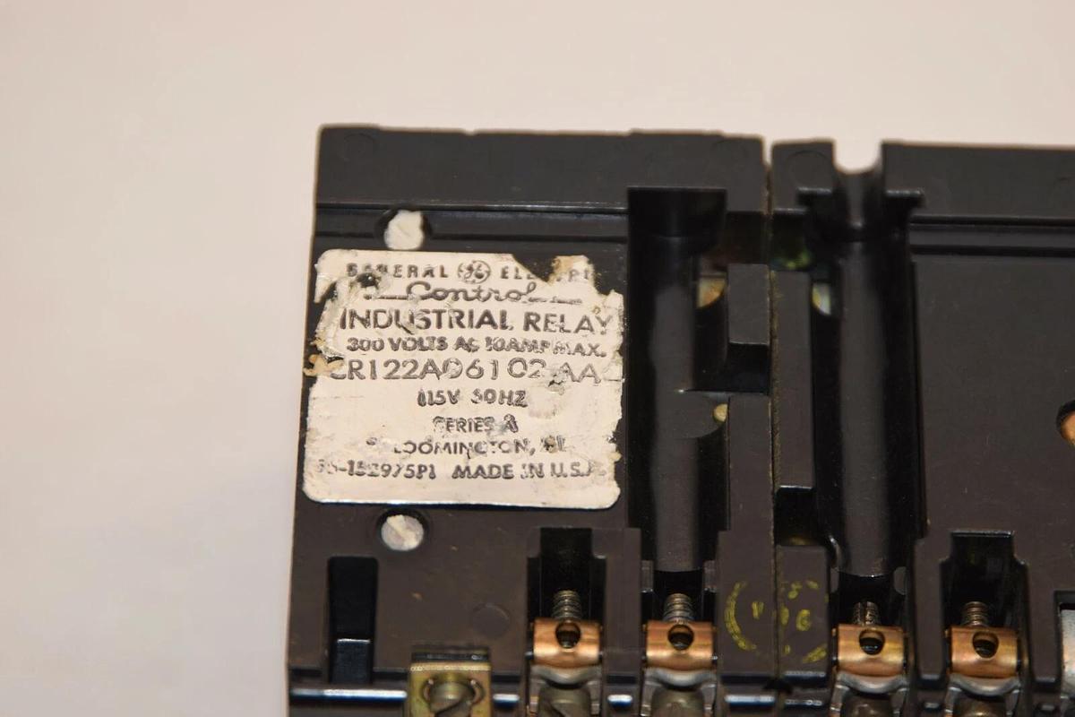 Used GENERAL ELECTRIC GE Relay CR122A06102AA 115V 60Hz Series A Industrial Relay