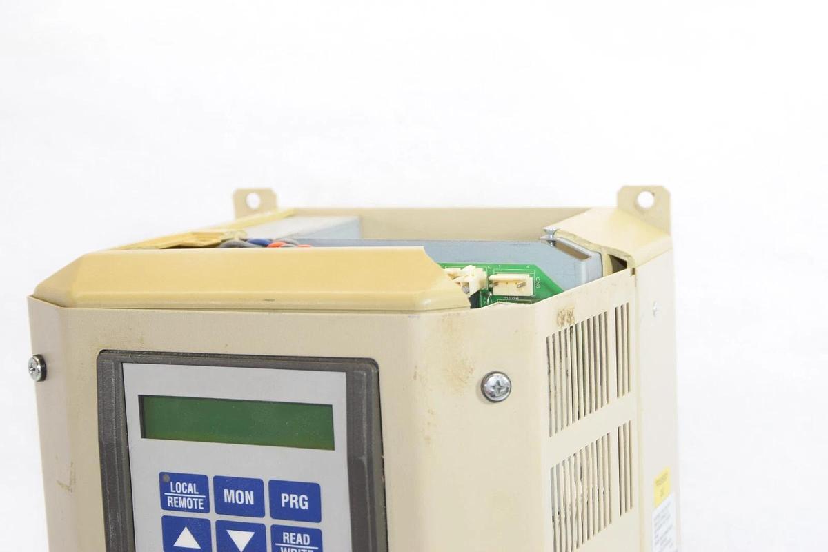 Used TOSHIBA VT130G3U4055 5.5KVA 5HP Transistor Inverter AC Drive *Cracked*