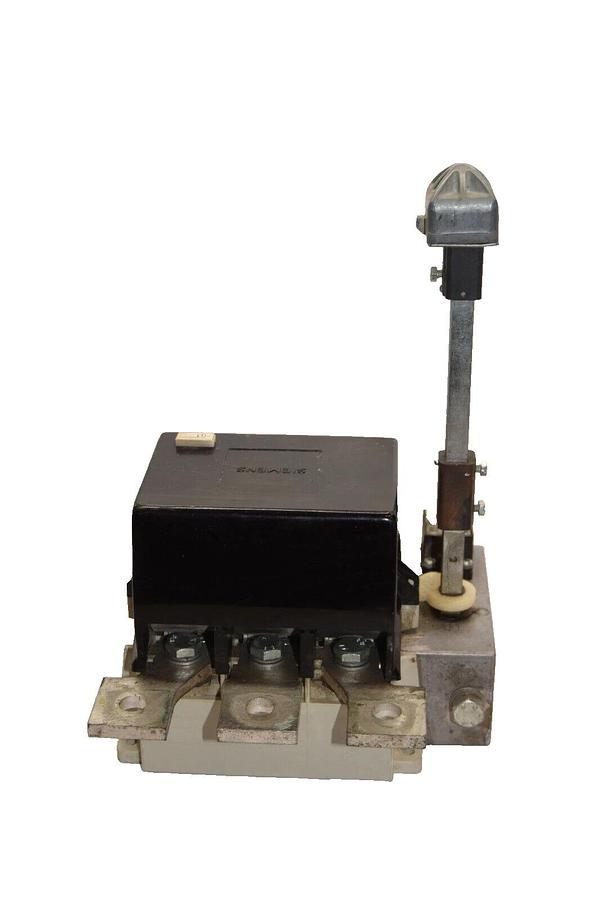 Used SIEMENS 3KE4530-0AA Front Operator Load Disconnect Switch 3 pole 1000 AMP  1000A