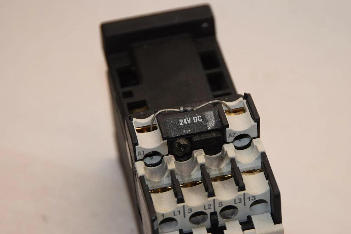 Used MOELLER DIL00M-G-10 DIL00MG10 24V Coil Contactor