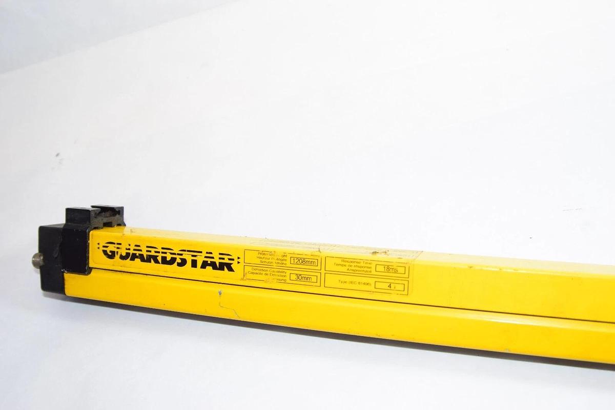 Used GUARDSTAR BS1230R B-Series Receiver Light Curtain *Small Crack*