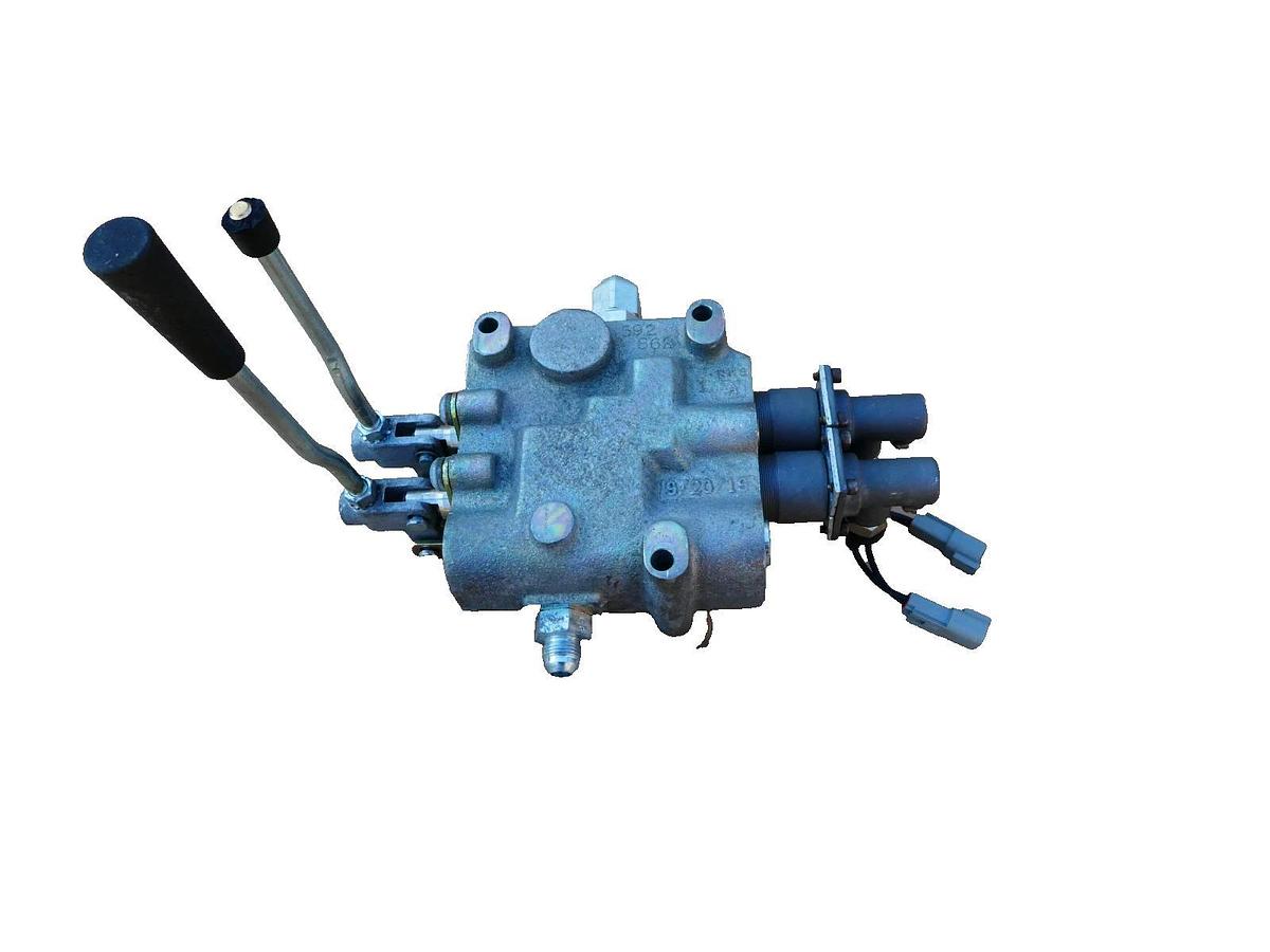 Used Altec 990660042, RH2LL Hydraulic Valve Block 2 Spool Manual lever Control Valve