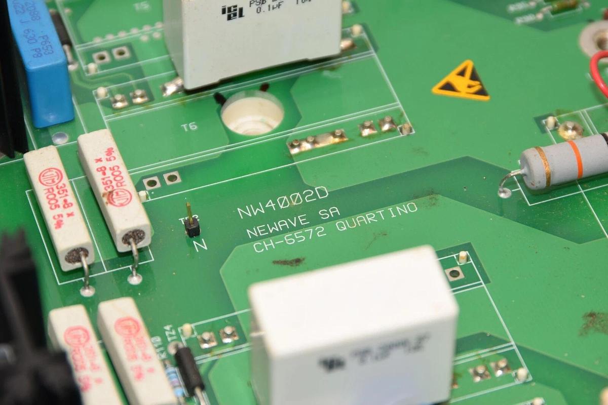 Used NEWAVE SA POWERWARE EXIDE NW4002D NW4002D2 40/03 CH6572 Circuit Board Card