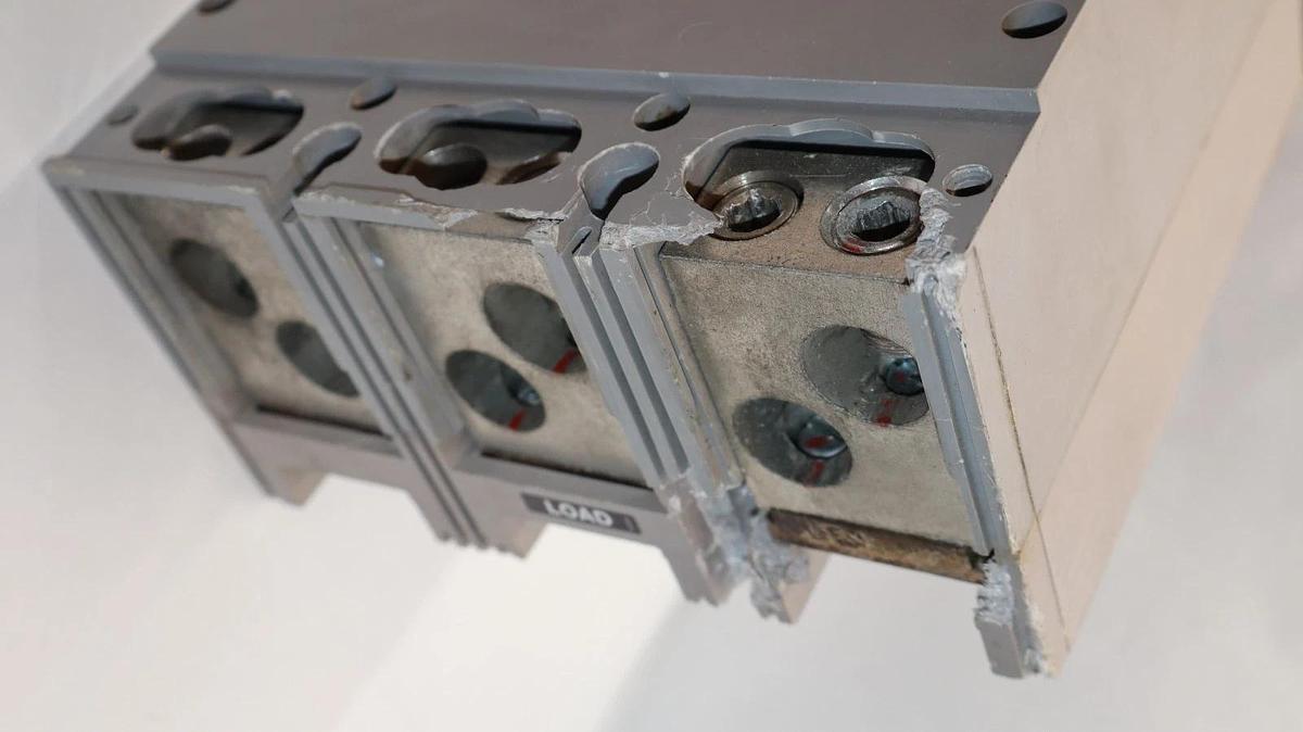 Used Siemens ITE I-T-E Sentron Breaker CLD63B600 600A 600 Amp 600v CLD6-A 3p DMG READ