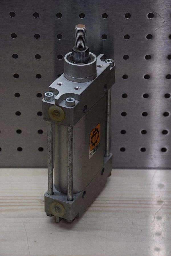 TUNKERS ZF 50/18 NMX50HUB  1 3/8" BORE 2" STROKE PNEUMATIC CYLINDER NEW