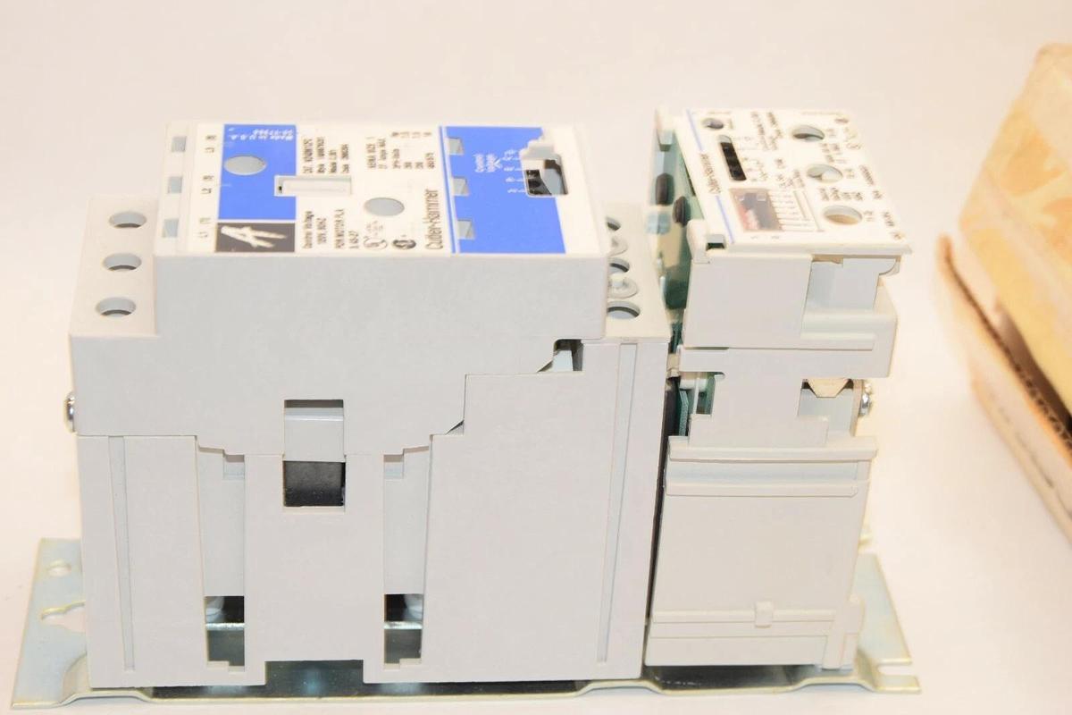 (NEW) CUTLER HAMMER W240M1CFC 3P 27A 3Phs Coil Contactor / OL Combo WB13FJ