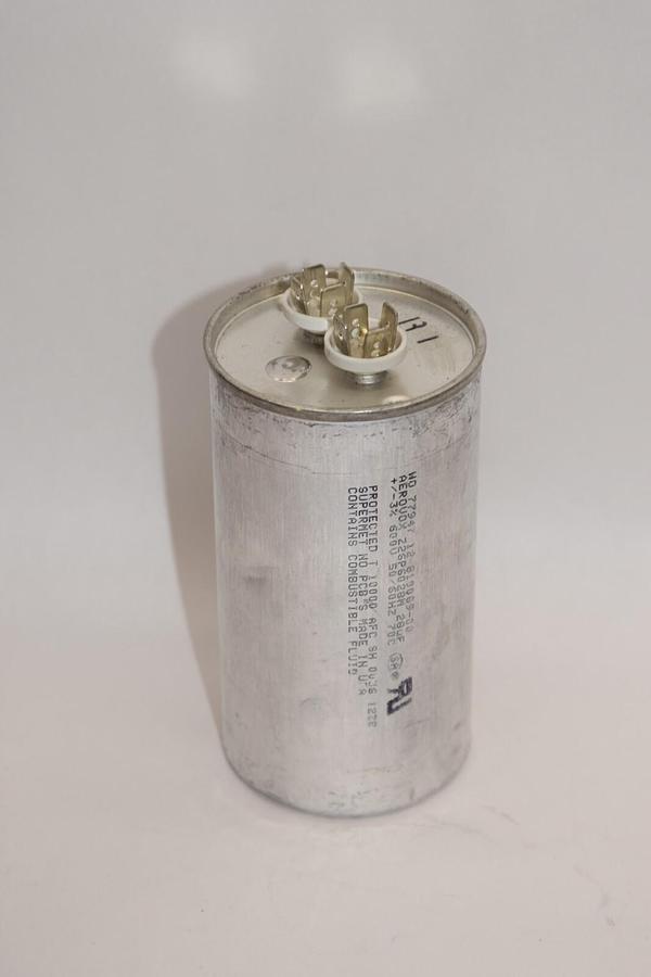 Used Aerovox Z26P6028M 12-810089-00 28uF +/-3% 600V Capacitor