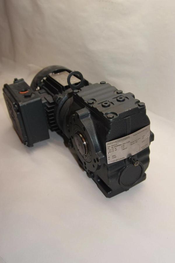 Sew Eurodrive Gearbox w/ Motor SA47/A 80.1550884901.0001.12.20 63.80:1 NEW