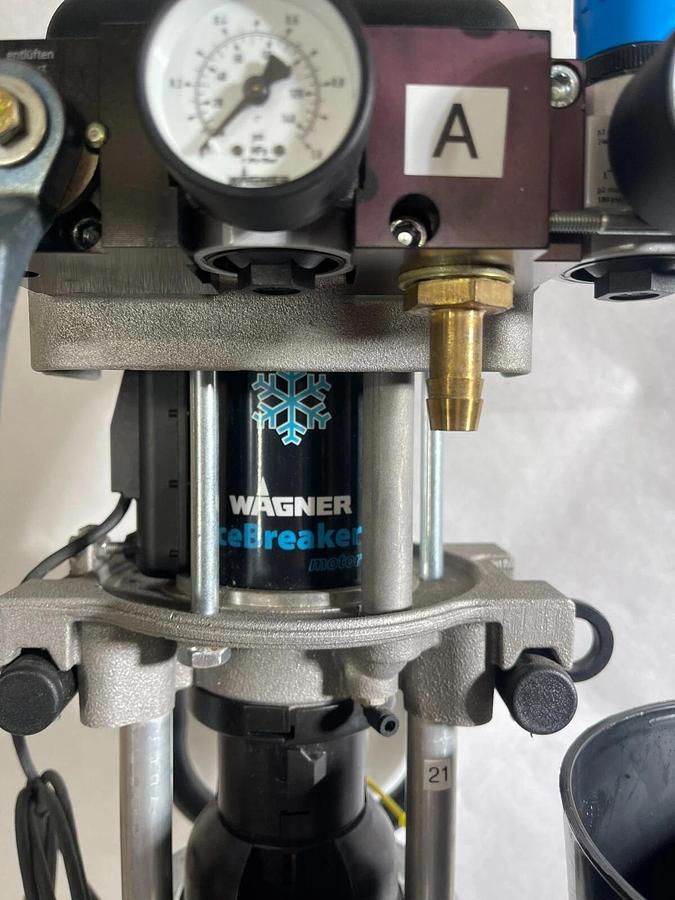 Used Wagner Wildcat Icebreaker 10-70LP Low Pressure Piston Pump 10-70-LP 10:1 4.0MPa