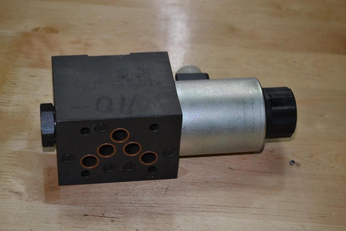 Parker HYDRAULIC VALVE  D3DW1EVJWH-40 D3DW1EVJWH40 5000psi 24vdc New