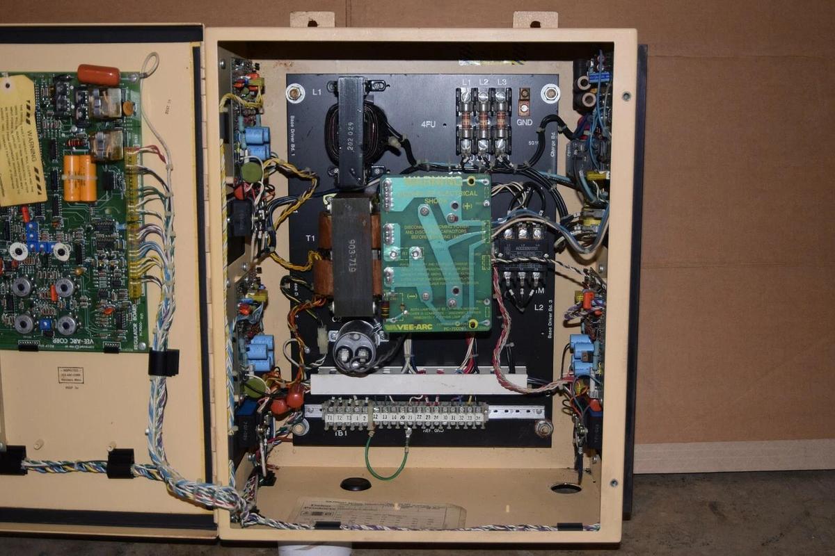 Used VEE-ARC PWM7000 8030U-A21 Adj. Freq Drive Motor Controller 3hp 3 hp 3.4kva 3Ph