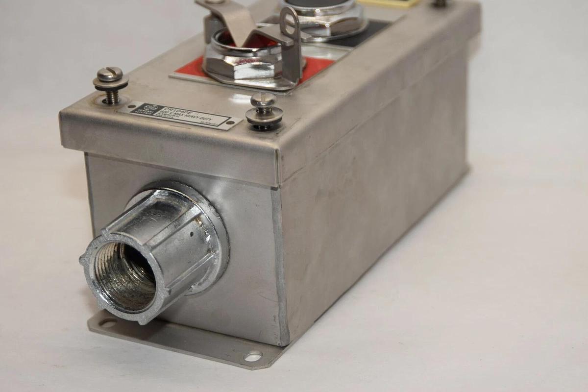 NEW) GE GENERAL ELECTRIC CR104PES12B CR104PE S12B 600V 2 Button Unit Enclosure