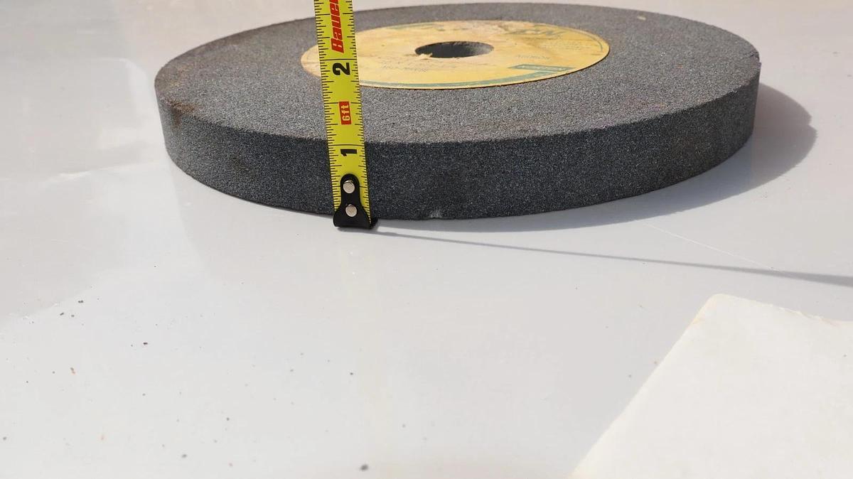 (NEW) NORTON 133575 , A60-M5VBE 10" OD x 1" Wide 1-1/4" ID Grinding Wheel