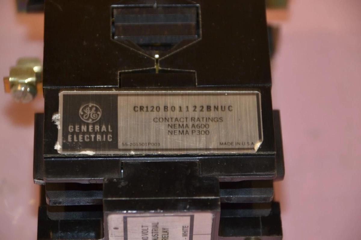 General Electric 600v Industrial Relay CR120B01122BNUC  Coil: 110/120v NEW