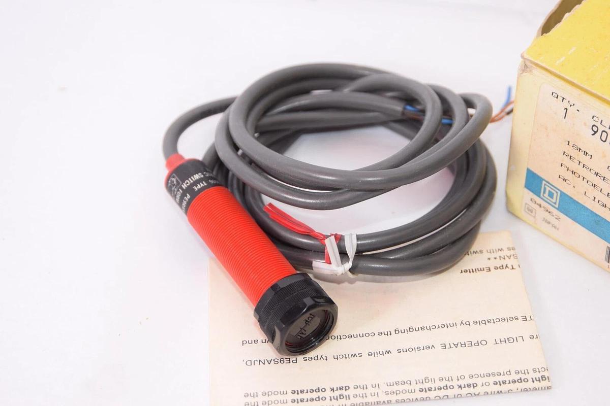 (NEW) SQUARE D PE9RANJL Series A 18mm Cylindrical Photoelectric Switch