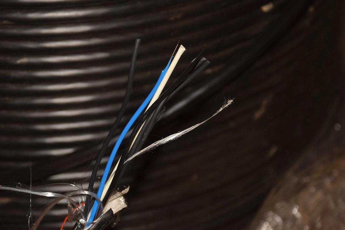 2 Large Reels, CORNING FIBER OPTIC OPTICAL CABLE 10-11, 6 SME, 002782 SPOOL REEL