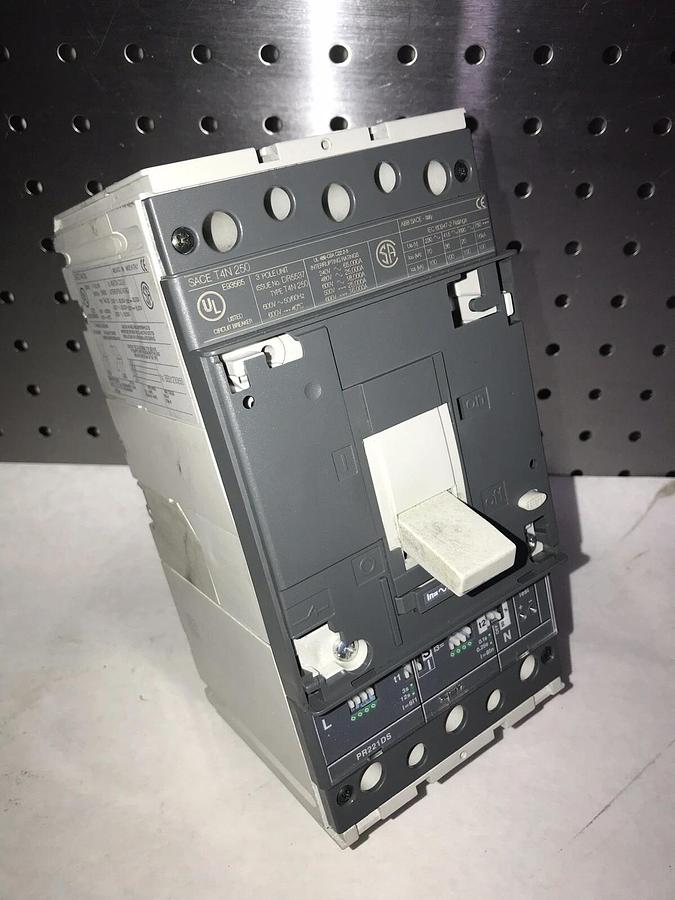Used ABB SACE T4N 250 250A 3 POLE 600V 50/60Hz CIRCUIT BREAKER SACE T4N250