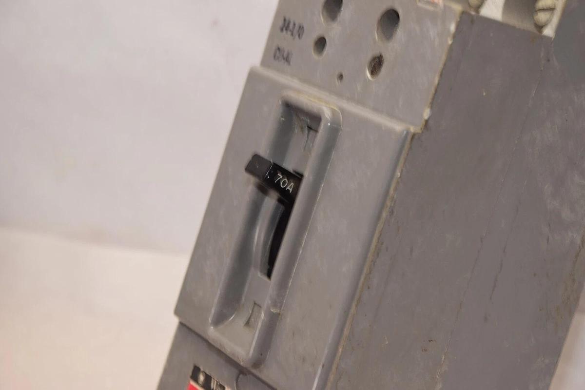 Used WESTINGHOUSE HF3070 70A Amp 3Pole Mark 75 Circuit Breaker *Chip*