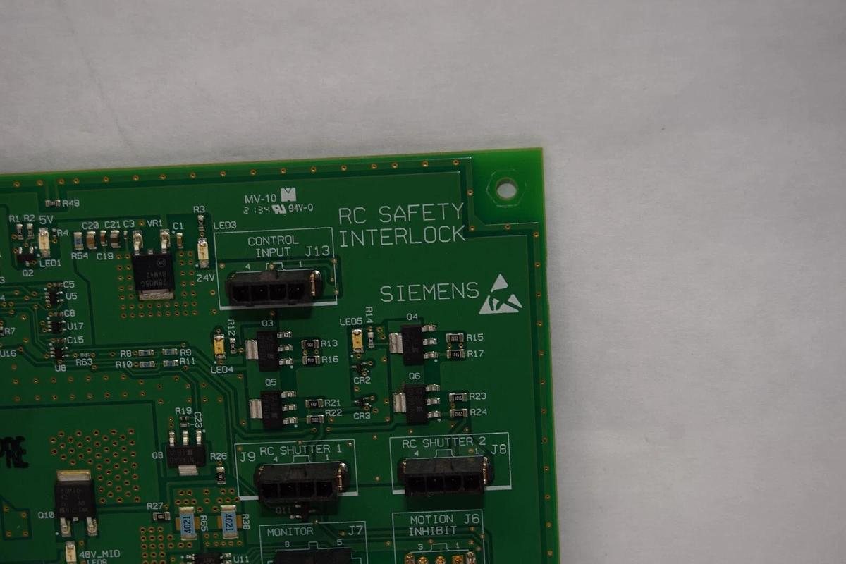 Used SIEMENS 11356687 , 812080A000508 Safety Interlock RC Board Card *No Conn Cover*