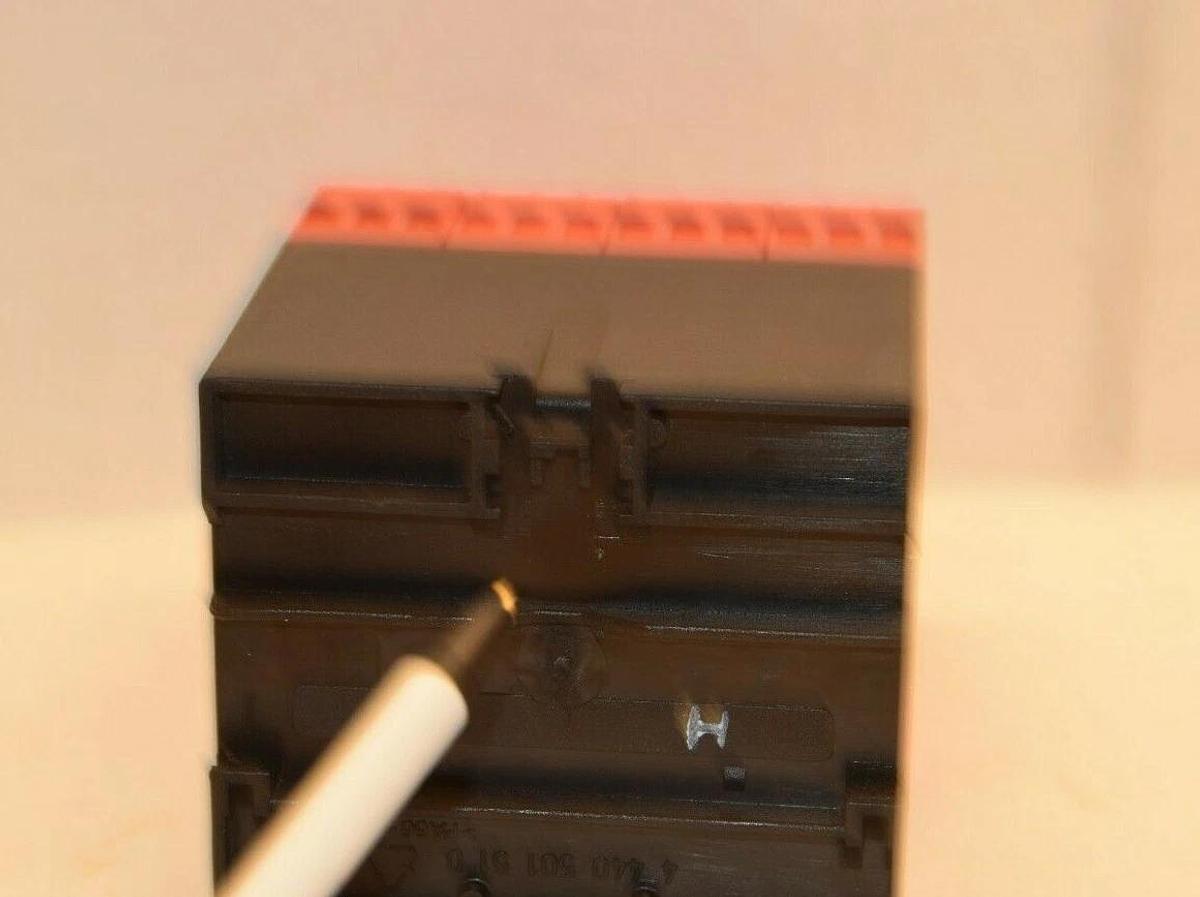 Used STI OMRON SR125SMS00 24Vdc Safety Relay