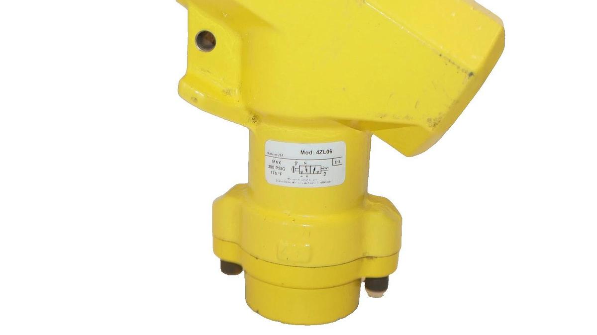 Used DAYTON ELECTIRC 4ZL06 300psig 175°F 1"npt Airline Lockout Valve