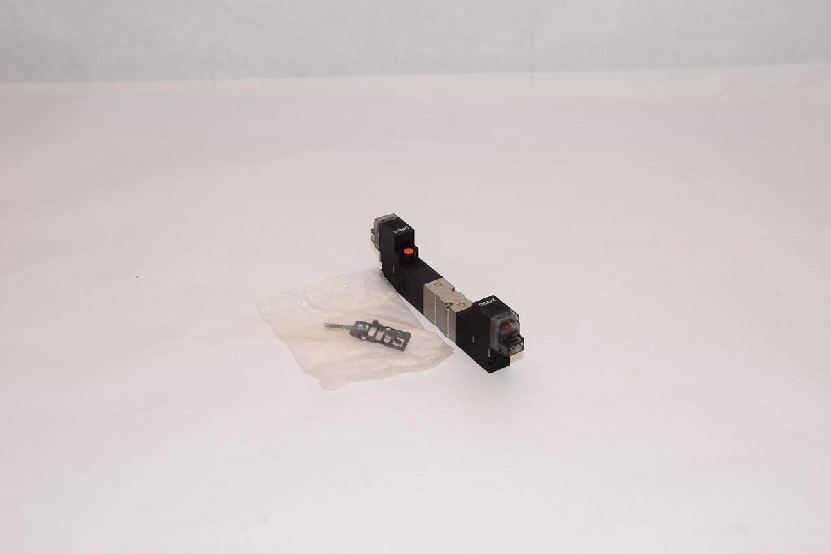 (NEW) SMC NVJ3343 24V Coil Solenoid Valve W/Gasket
