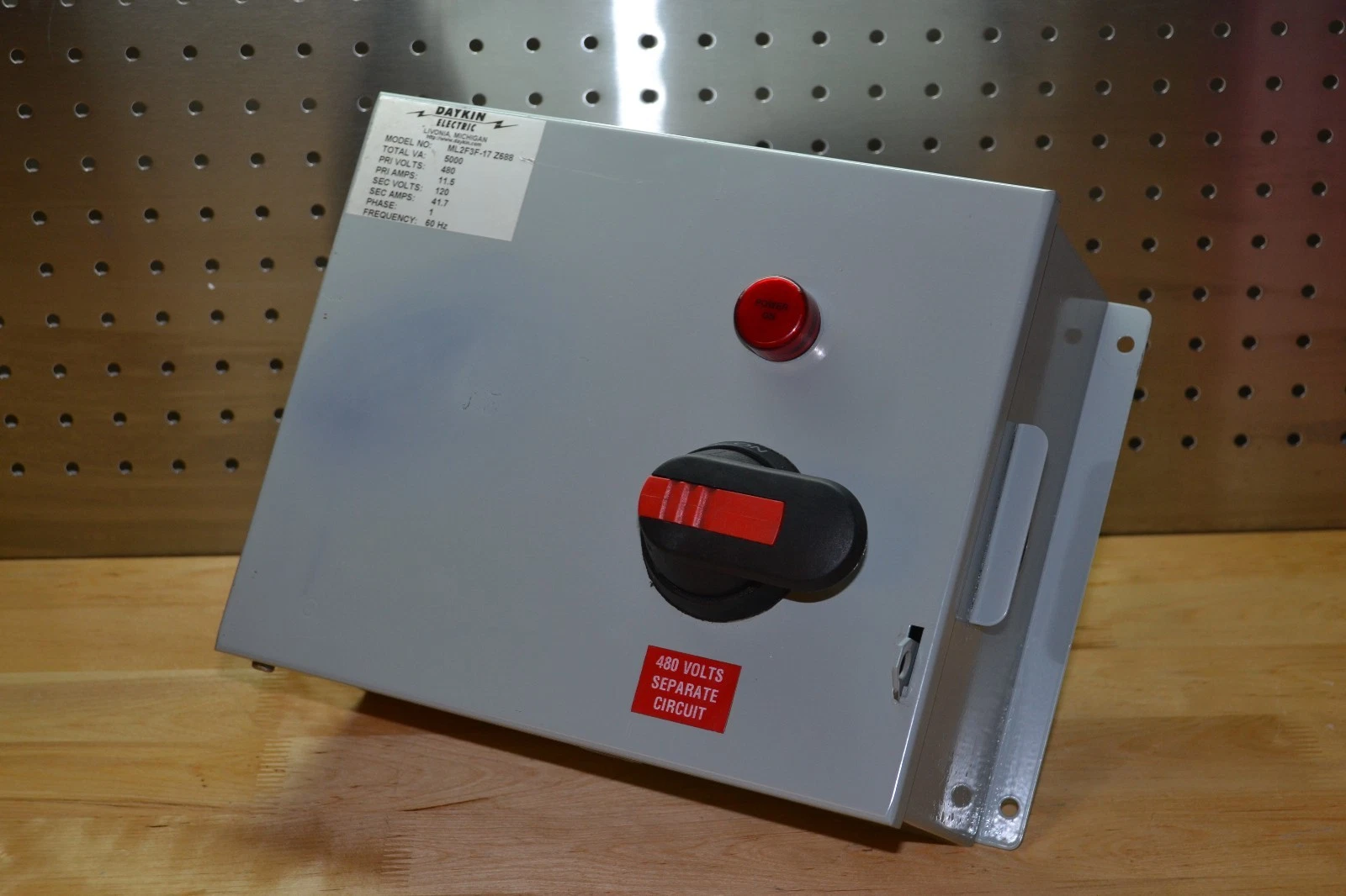 DAYKIN ELECTRIC ML2F3F-17 Z688 TRANSFORMER DISCONNECT 480v NEW