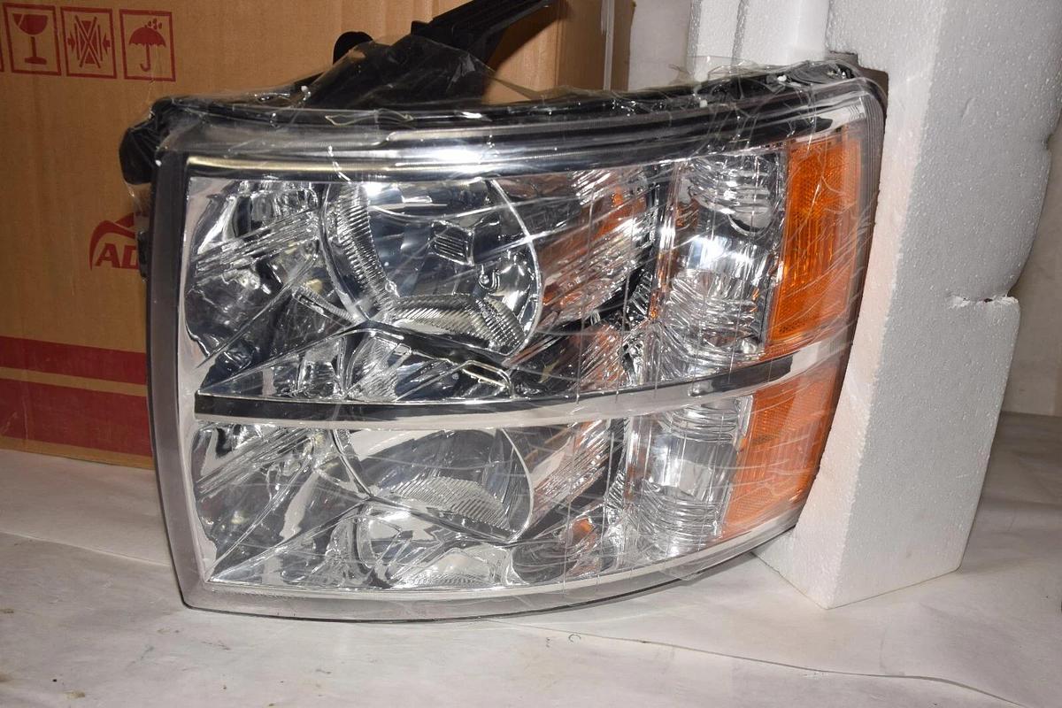 (NEW) FEBERG 2013 Chevrolet Silverado 1500 Driver & Passenger Side Headlight