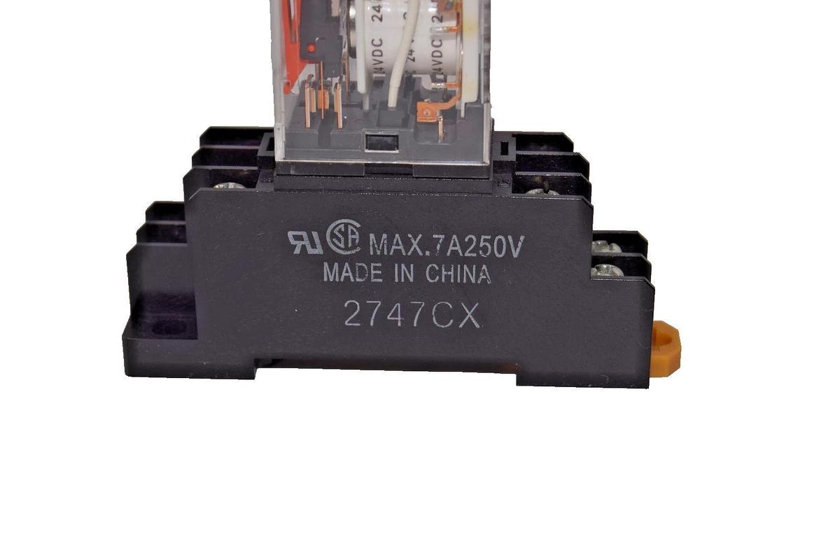 Used (Lot of 4) OMRON MY2N-GS MY2NGS 24 Vdc 24vdc Relay with Base 2747CX