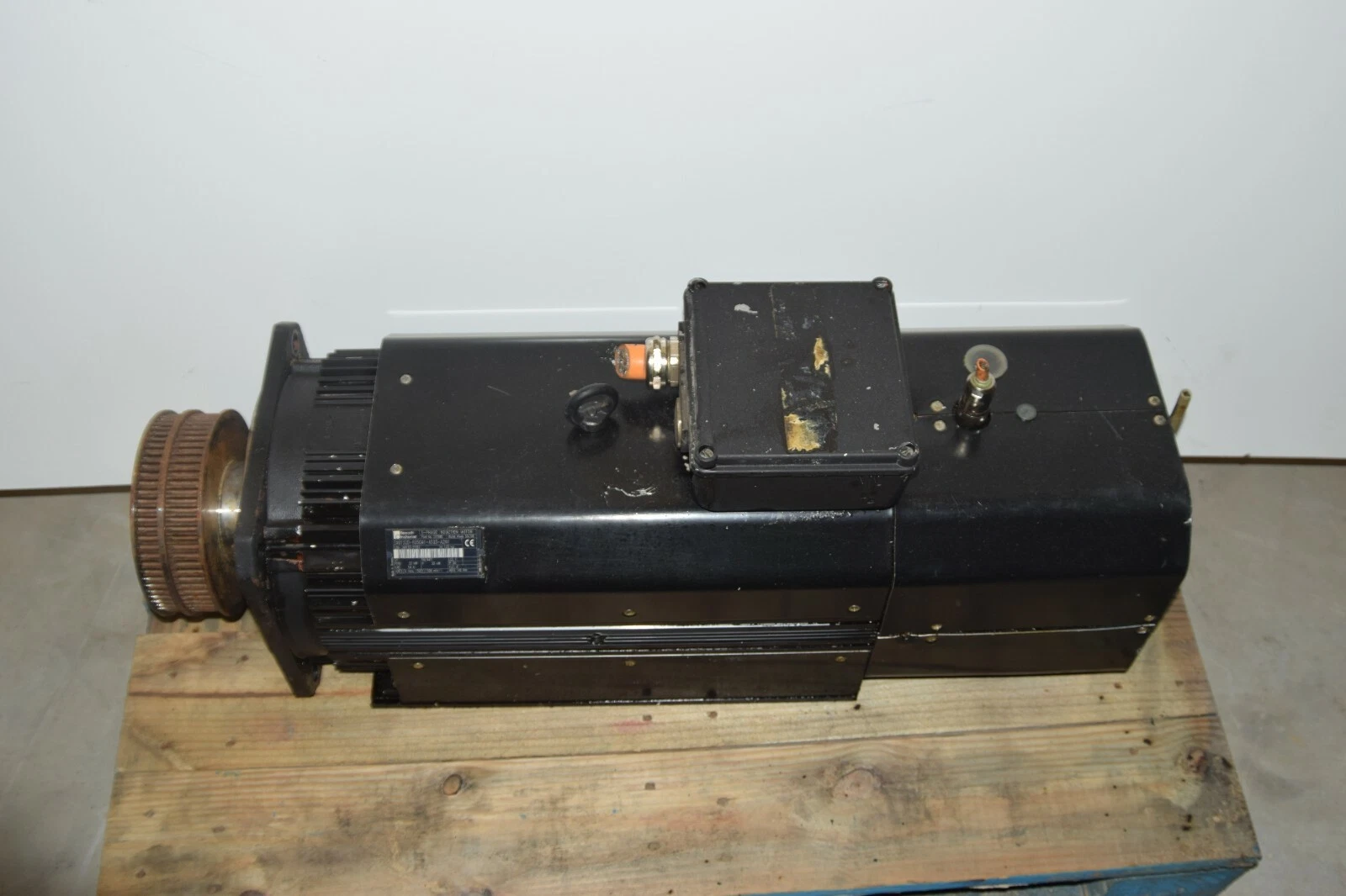 Used REXROTH INDRAMAT 3ph Induction Motor 22kW 2AD132D-B350A1-AS03-A2N1 / 237805