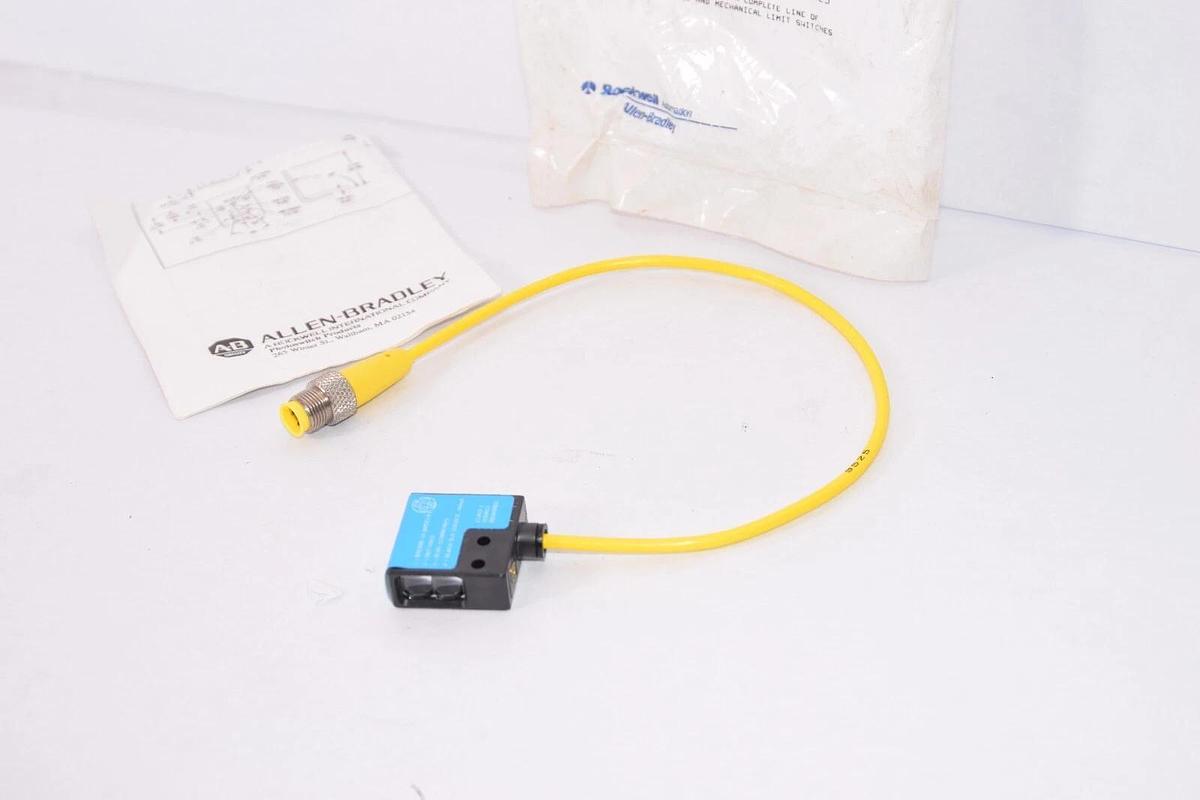 (NEW) ALLEN BRADLEY 42SMU-7601-QD Series A 0.6W 100mA Mini Photoelectric Sensor