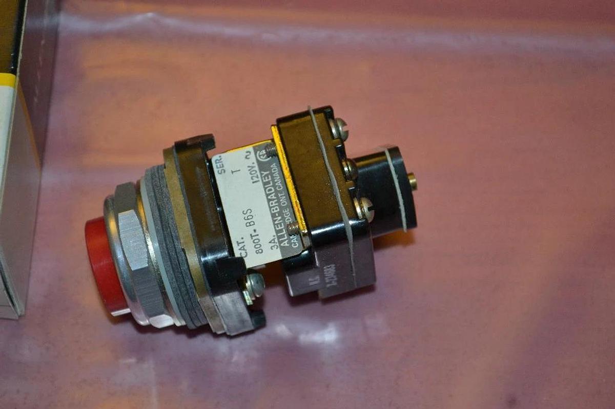 Allen Bradley Red Pushbutton Push Button 800T-B6S 800TB6S 800T B6S T 120V NEW
