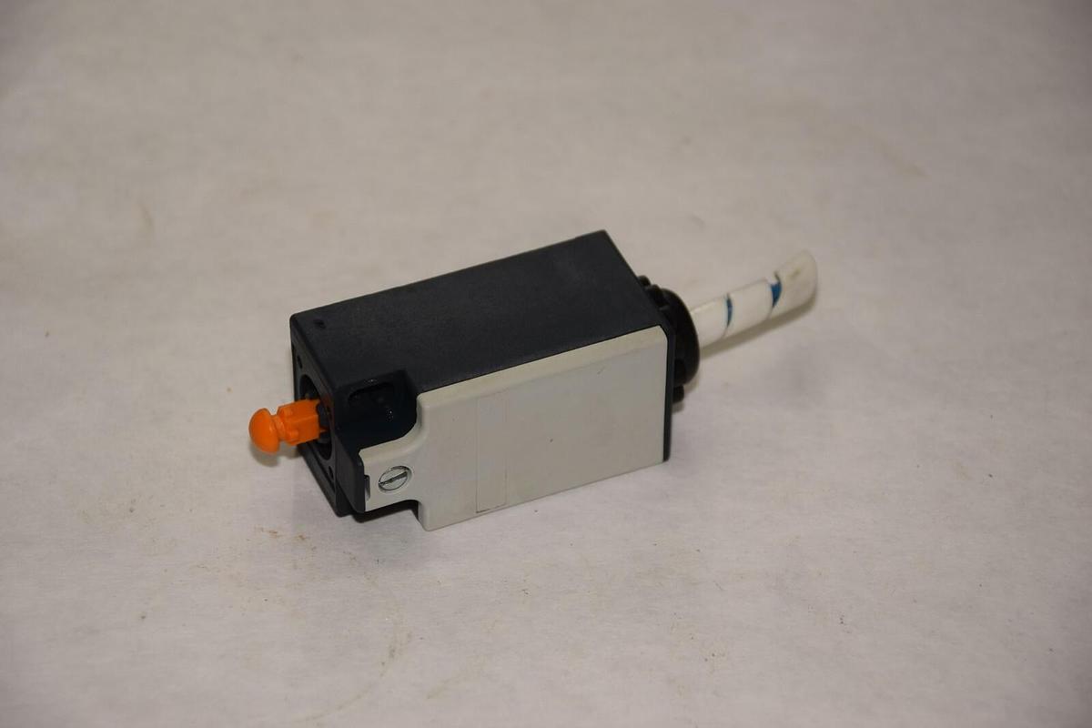 Used RITTAL SZ 2586 SZ2586 500V 230V, 6A 24V, 10A LIMIT SWITCH