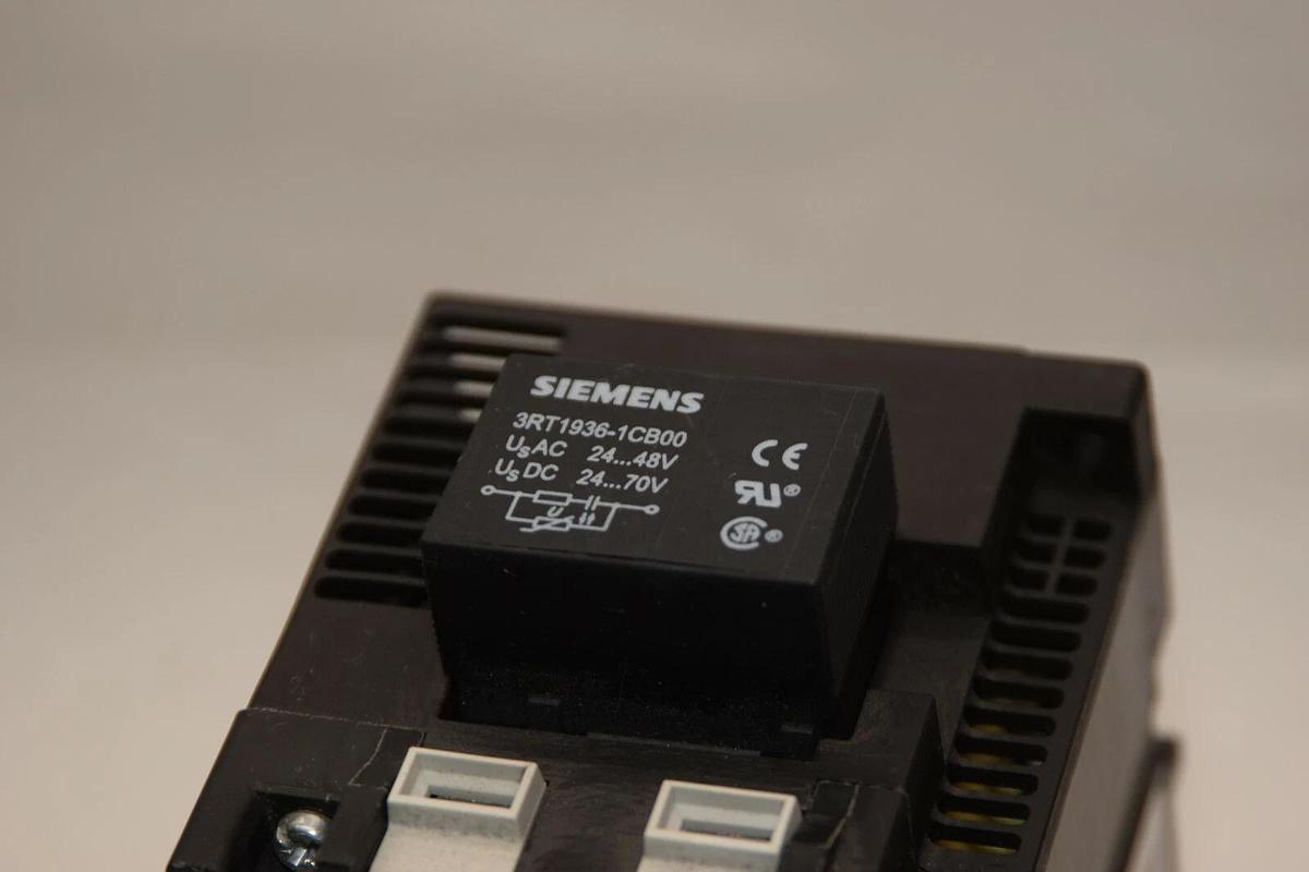 Used SIEMENS 3RT1044-1BB40 3RT10441BB40 24V Coil Contactor W/ 3RH1921-1FA22