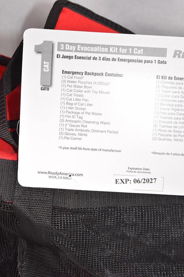 Used (NEW) READY AMERICA 1 Cat Evacuation Kit, 1 Cat Served