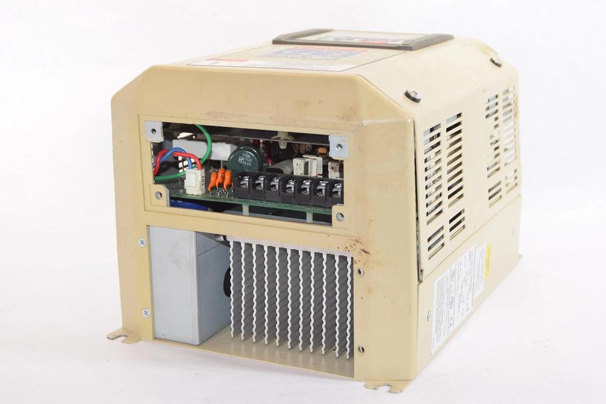 Used TOSHIBA VT130G3U4055 5.5KVA 5HP Transistor Inverter AC Drive *Cracked*