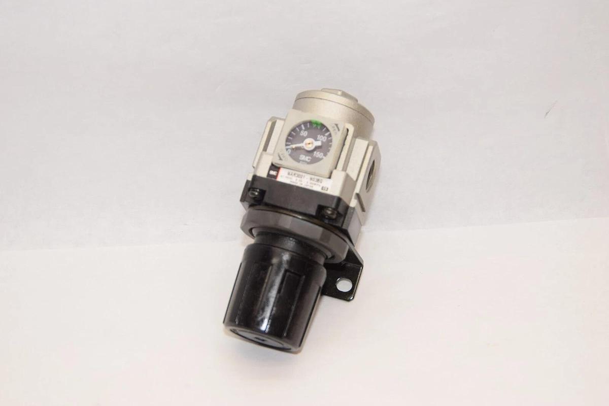 (NEW) SMC NAR3001-N03BG 0.05-0.85MPa Pneumatic Regulator W/Mounting Bracket